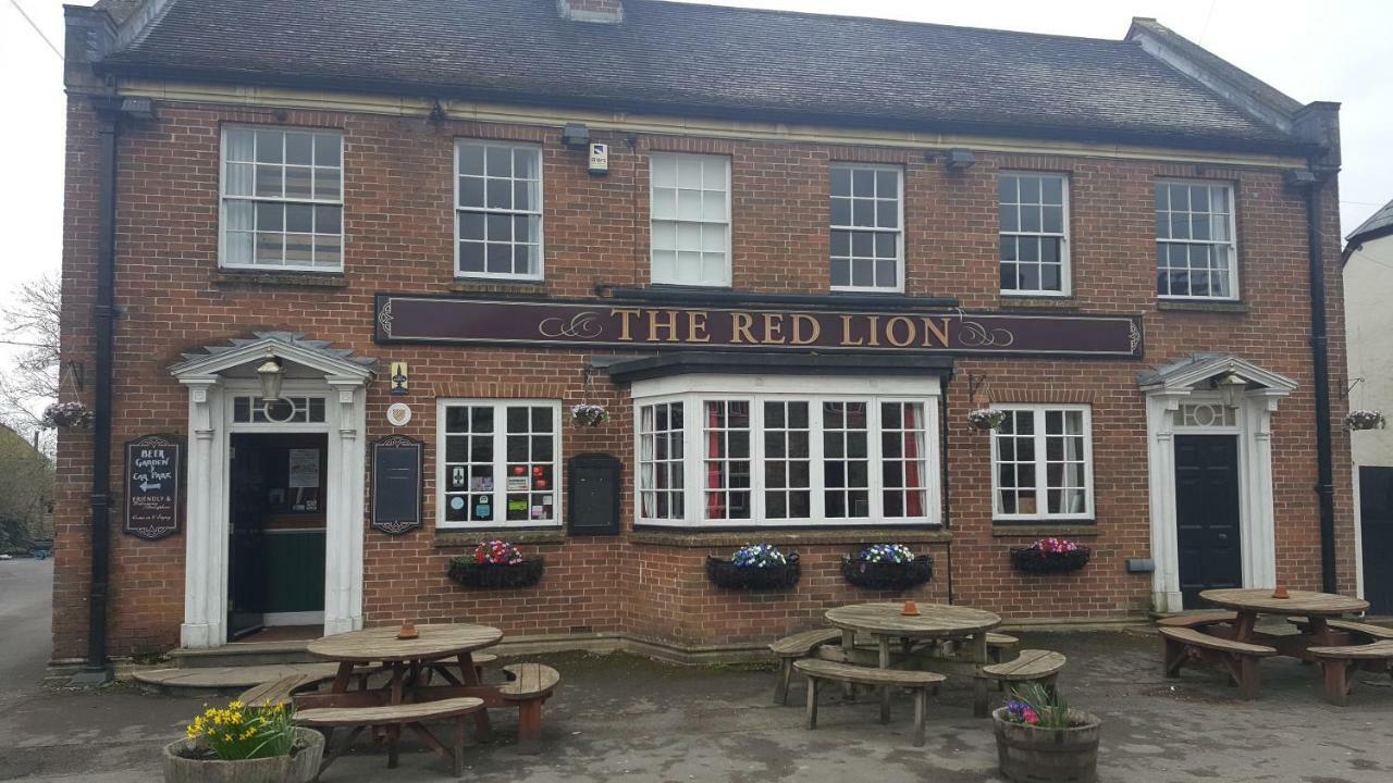 Отель The Red Lion Heytesbury Экстерьер фото